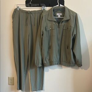 Vintage 2-Piece Stunt Sports 100% Silk Green Jacket/Pants 90's TrackSuit. ..